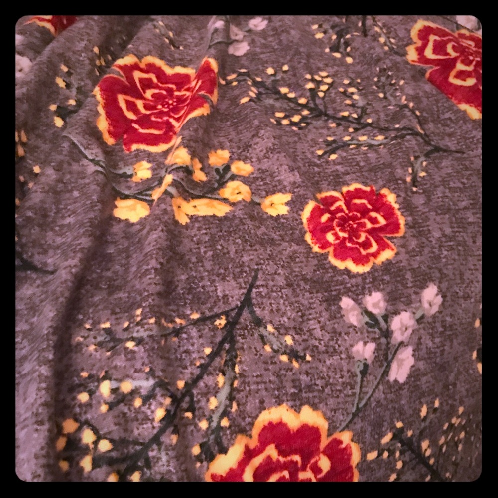 SOLD Lularoe Sarah - Floral